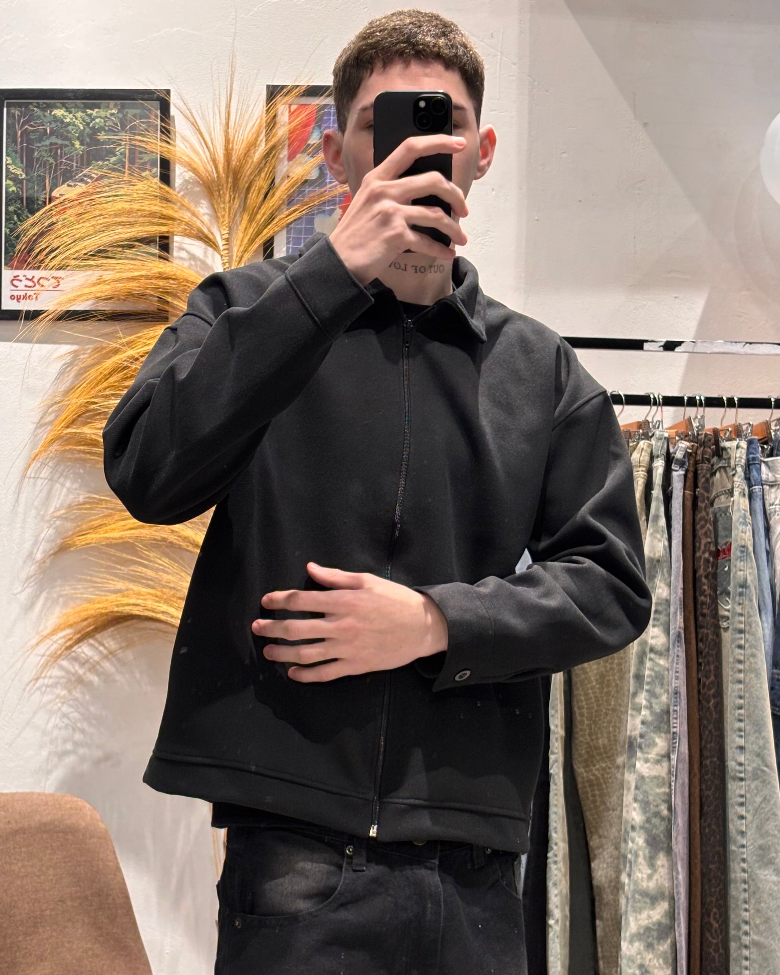 Campera Minimalista Valentino Negra