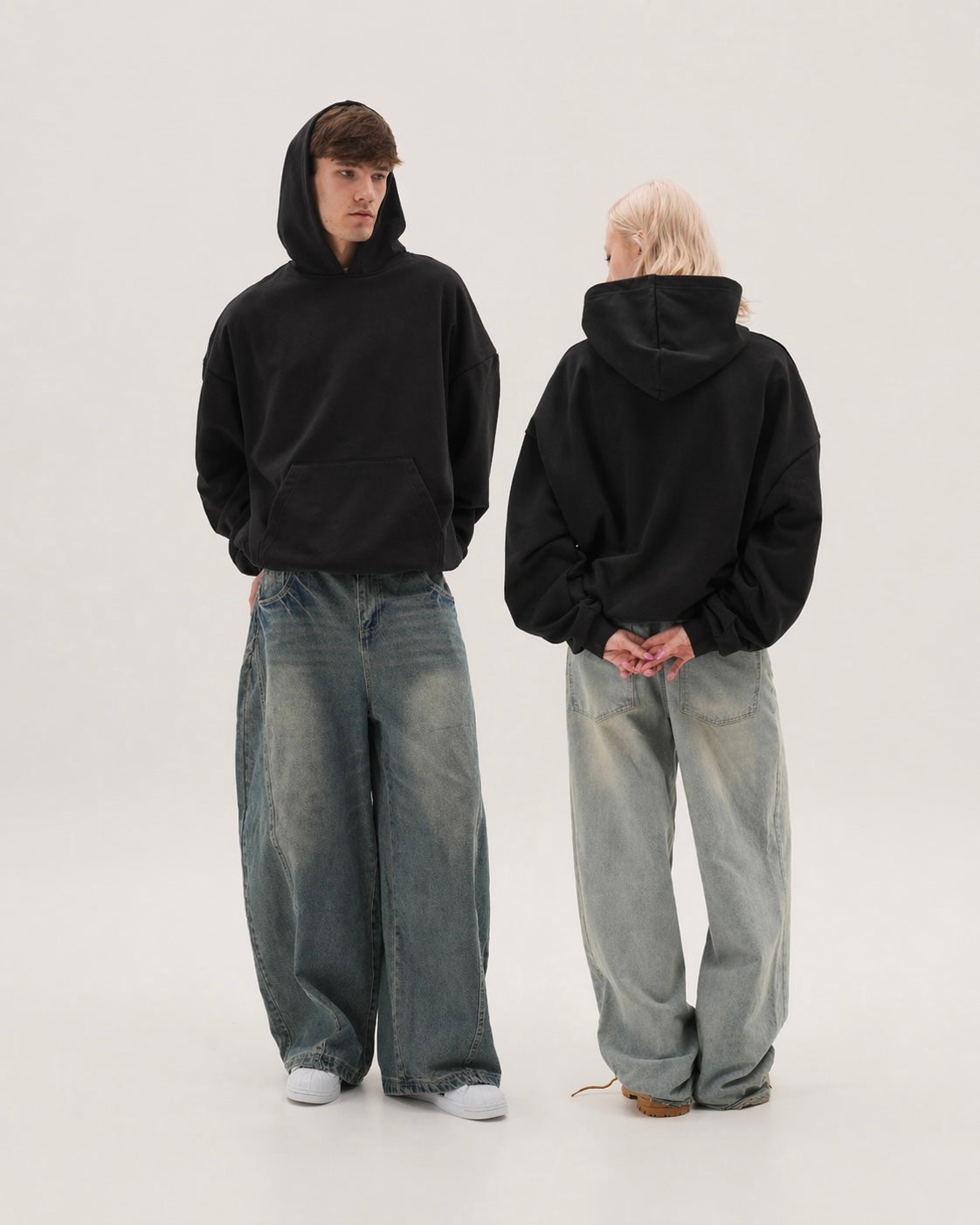 Hoodie Negro Básico