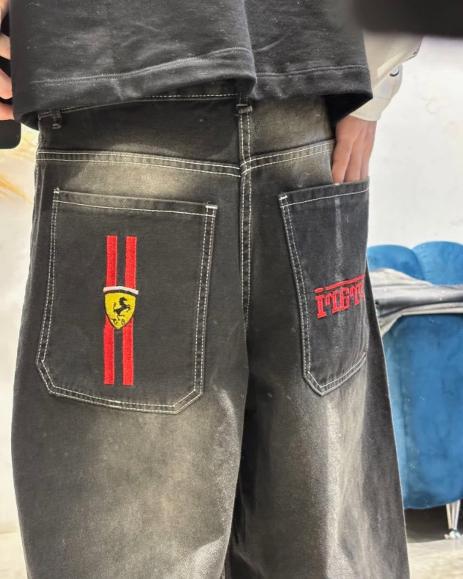 Pantalón Baggy Bordado Ferrari