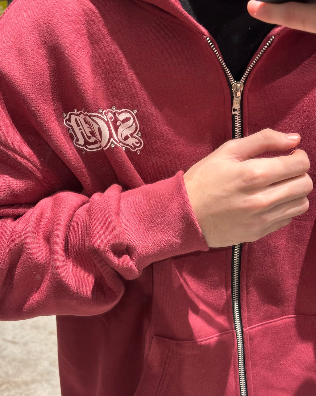 Campera Boxy Con Strass Bordó