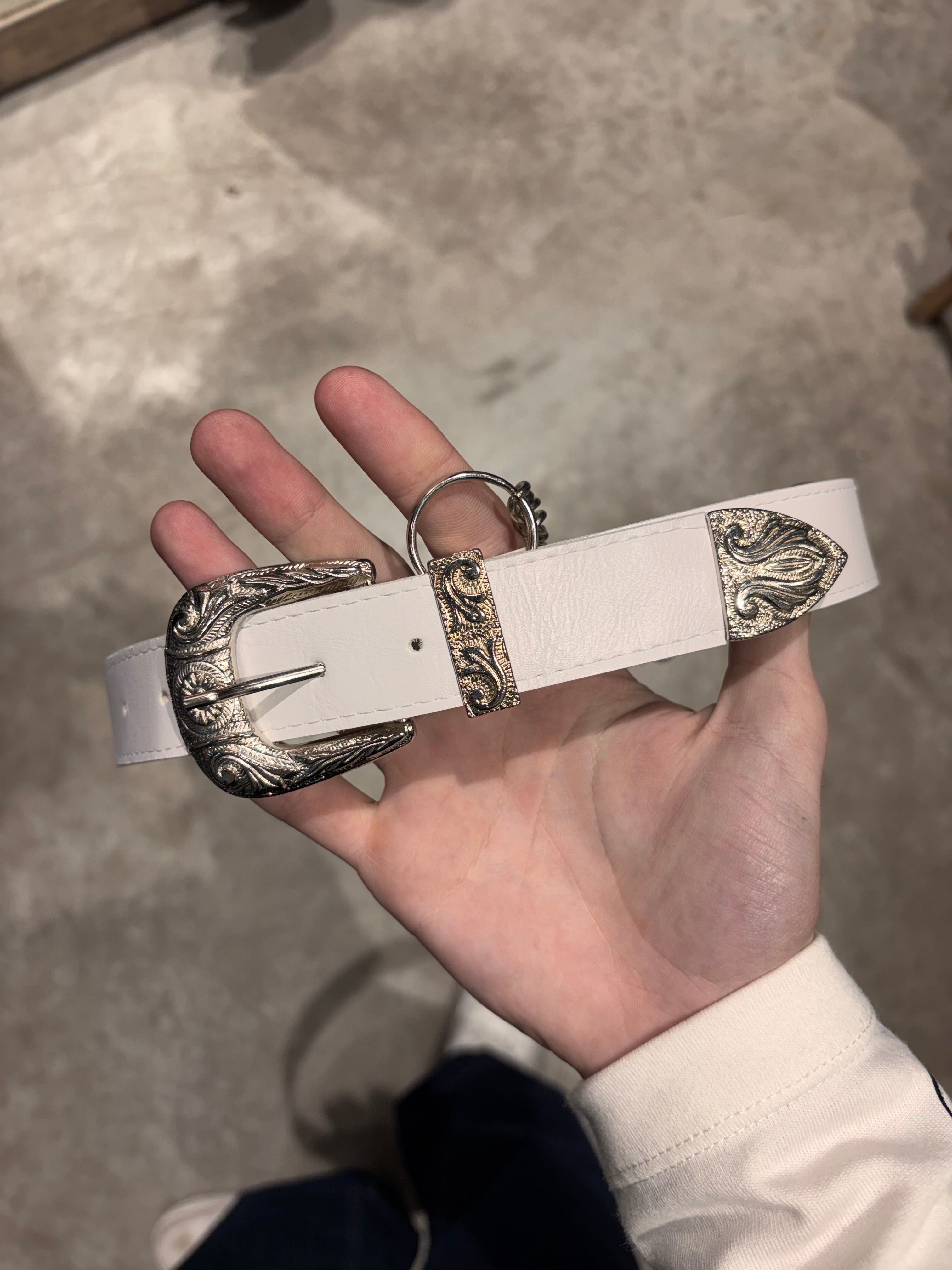 Cinto Blanco Savage Con Cadena Incluída